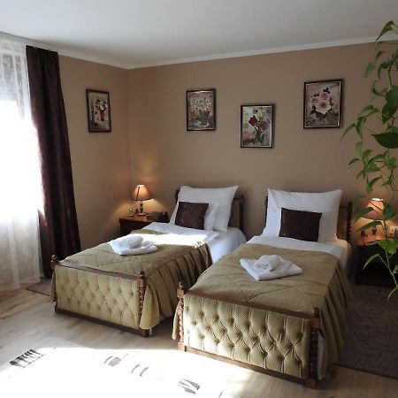Moezsi Apartman Tolna Esterno foto