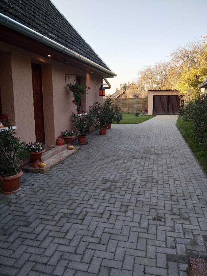 Moezsi Apartman Tolna Esterno foto