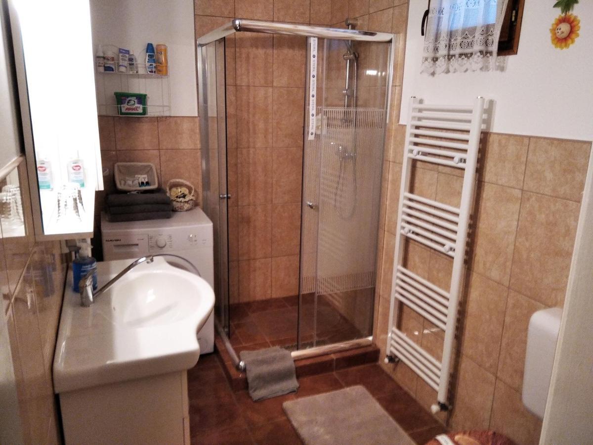 Moezsi Apartman Tolna Esterno foto