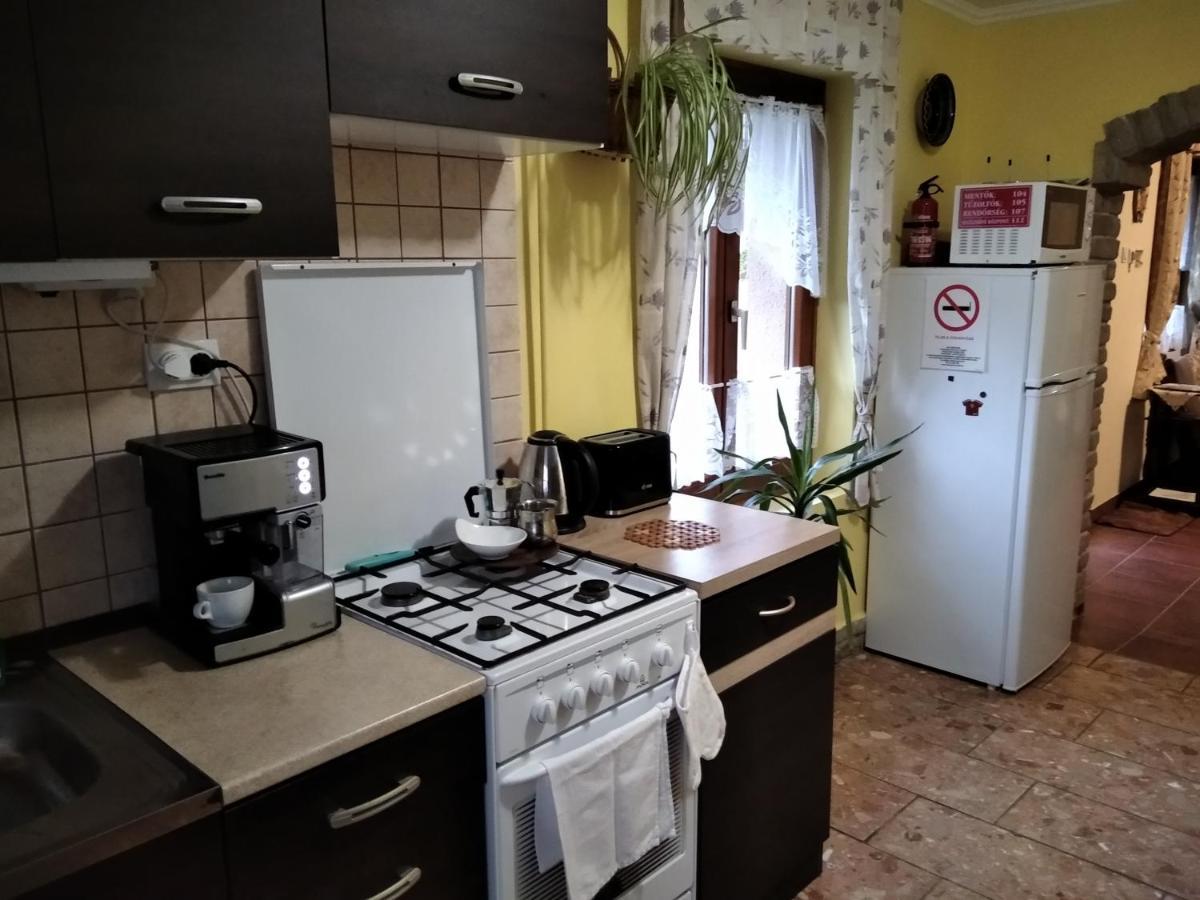 Moezsi Apartman Tolna Esterno foto