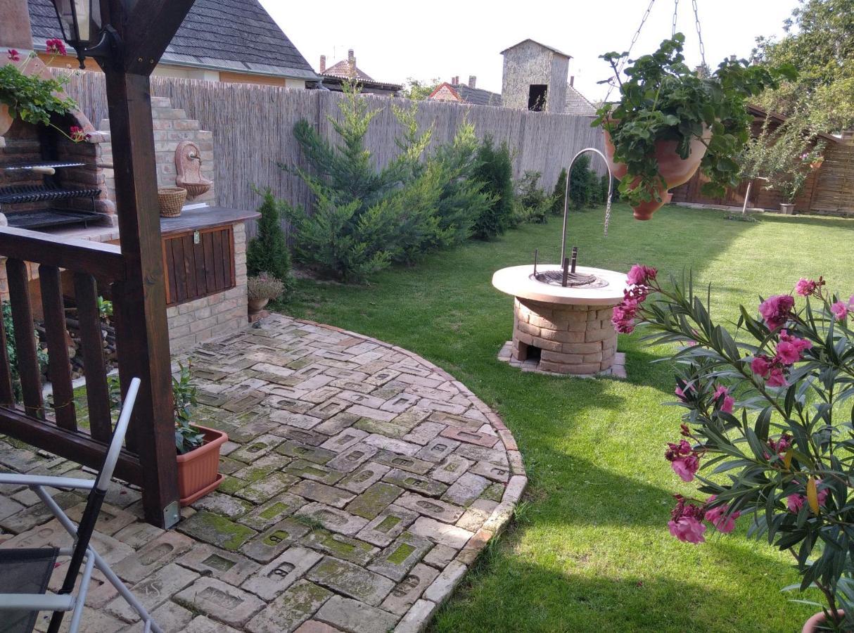 Moezsi Apartman Tolna Esterno foto