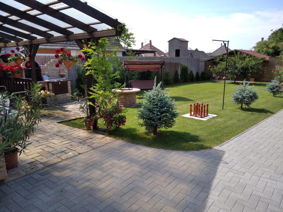 Moezsi Apartman Tolna Esterno foto