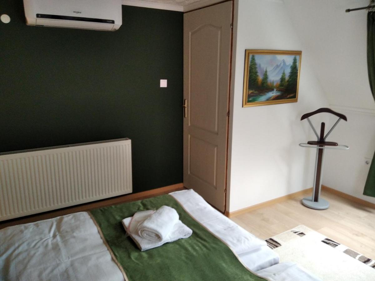 Moezsi Apartman Tolna Esterno foto