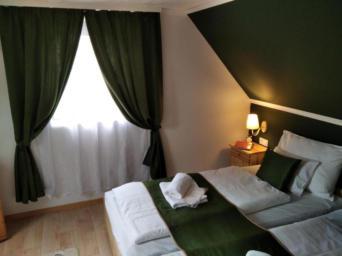 Moezsi Apartman Tolna Esterno foto