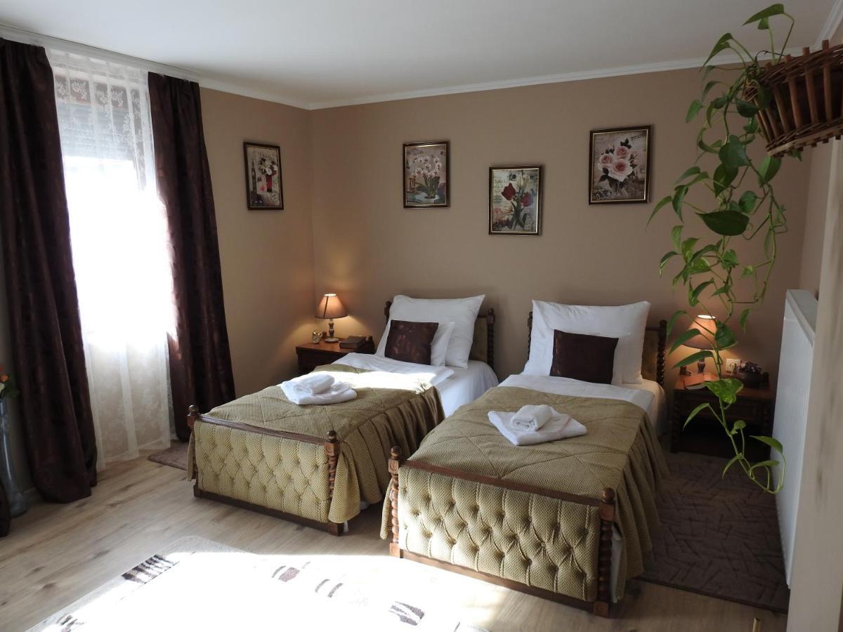 Moezsi Apartman Tolna Esterno foto