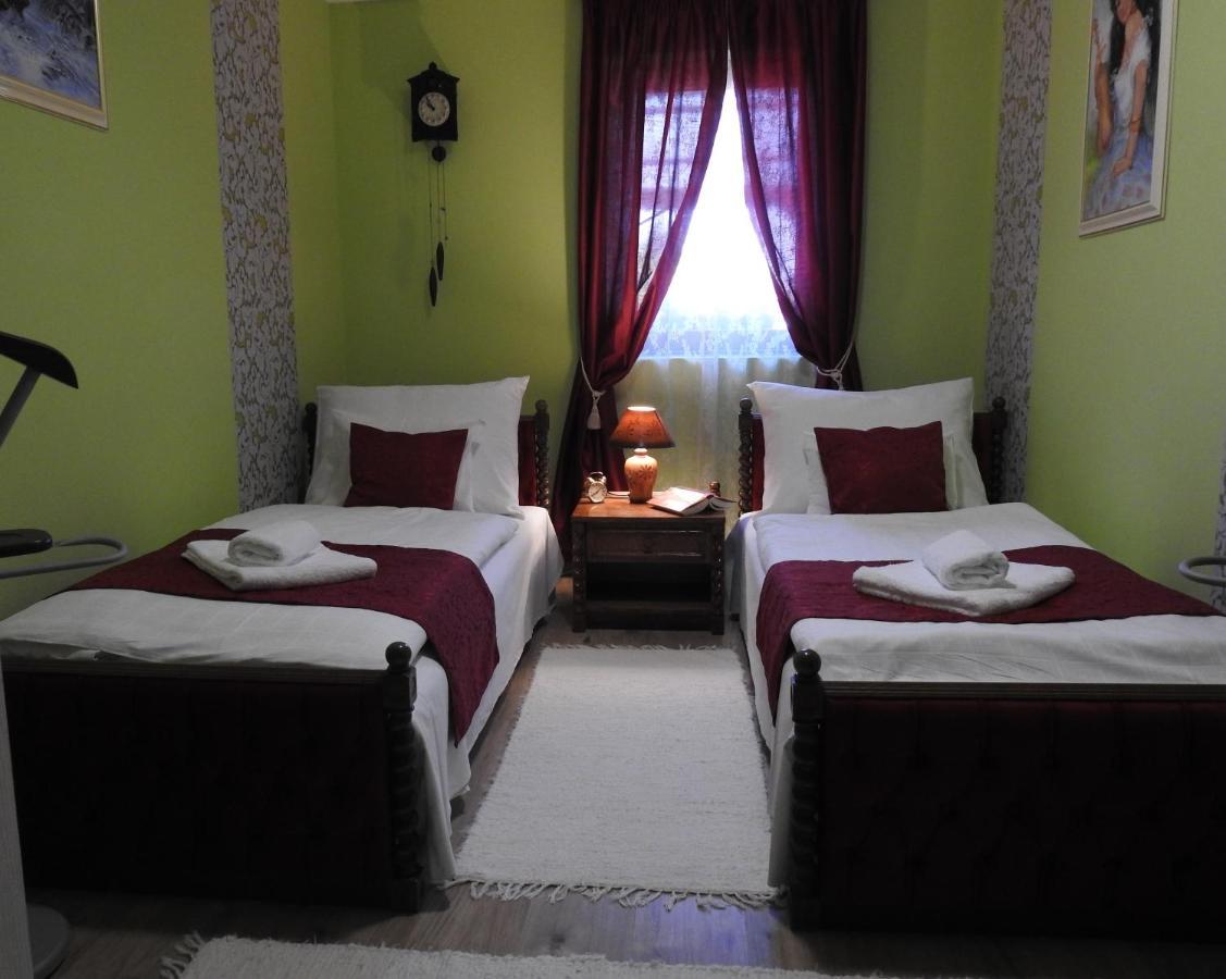 Moezsi Apartman Tolna Esterno foto