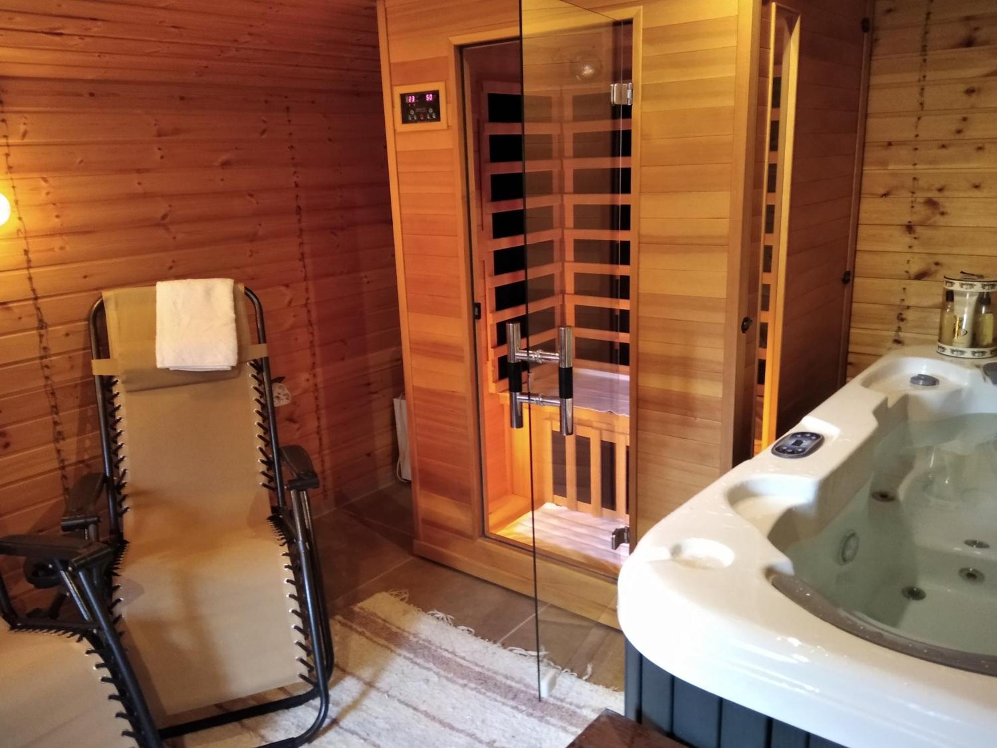 Moezsi Apartman Tolna Esterno foto